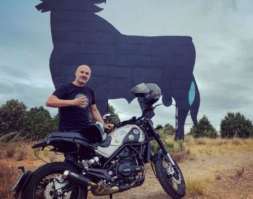 Toroenmoto: Benelli Leoncino en "Kilometros Solidarios"