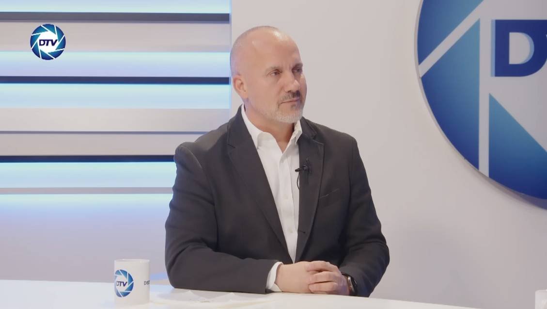 El programa "Locos por la cordura" de Distrito TV entrevista a Julio Alamo acerca del próximo viaje a Japón