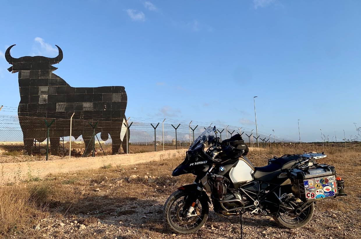Julio Alamo completando el reto ToroEnMoto de Melilla Julio Alamo completando el reto ToroEnMoto de Melilla