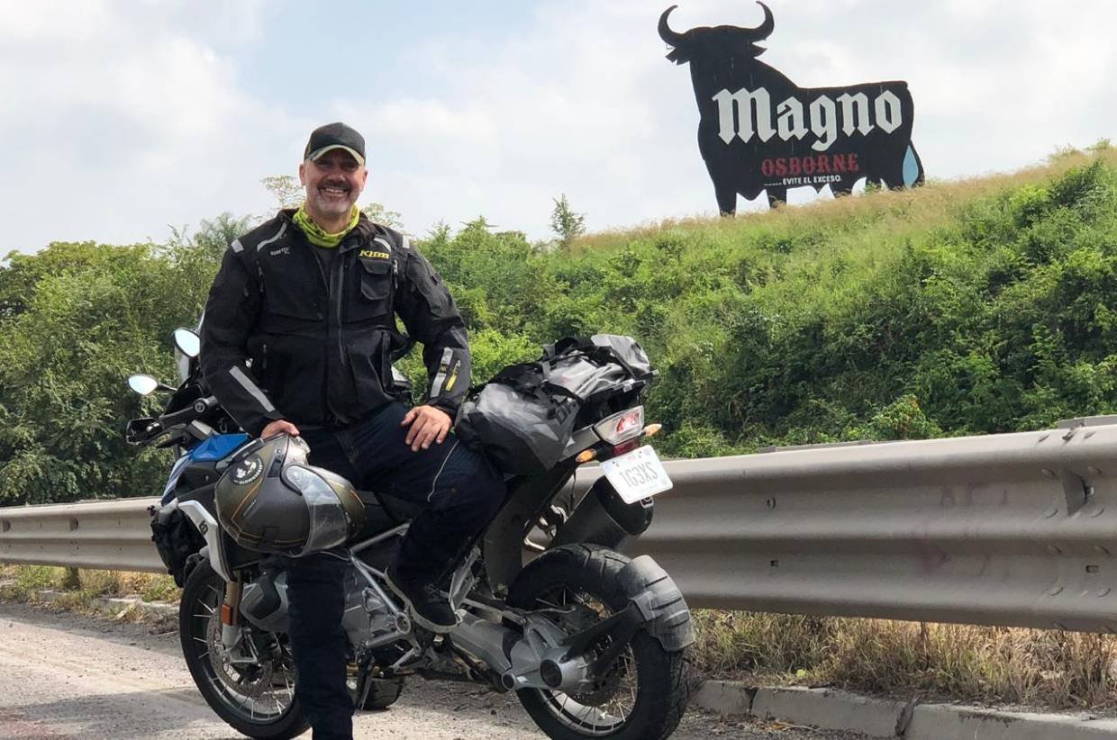 Julio Alamo en el toro de Osborne de Mexico